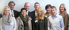 Die Projektpartner zusammen mit NRW-Gesundheitsministerin Barbara Steffens und Auszubildenden in den Pflegeberufen bei der Vorstellung des Internetportals am Donnerstag in Düsseldorf. Foto: MGEPA Die Projektpartner zusammen mit NRW-Gesundheitsministerin Barbara Steffens und Auszubildenden in den Pflegeberufen bei der Vorstellung des Internetportals am Donnerstag in Düsseldorf. Foto: MGEPA